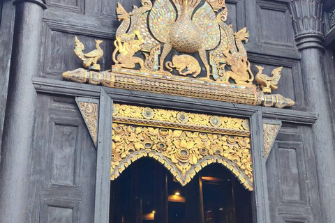 Chiang Mai: Old City Walking Tour with Temples & History Small Group Without Entry Fees