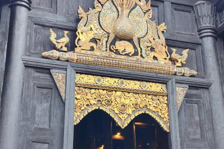 Chiang Mai: Old City Walking Tour with Temples & History Small Group Without Entry Fees