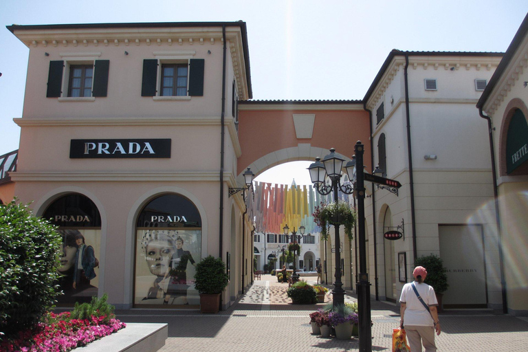 Viena: excursión de 1 día a Parndorf Designer Outlet y BratislavaViena: excursión de 1 día al Parndorf Designer Outlet y Bratislava