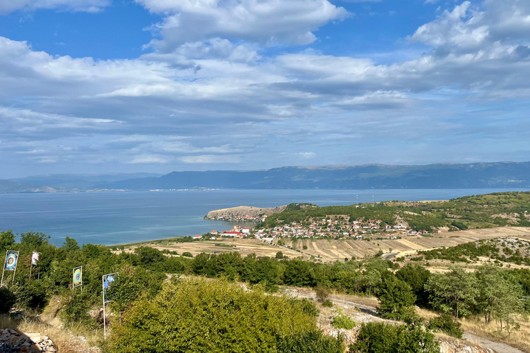 地拉那：埃尔巴桑堡垒、林村和奥赫里德湖之旅