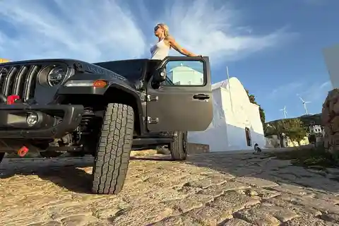 Milos: Safari de luxo em jipe ao pôr do sol com piquenique