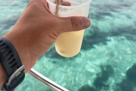 Ze Splitu/Trogiru: Błękitna Laguna i 2 wyspy - pół dnia prywatnieZe Splitu: prywatna półdniowa wycieczka do Błękitnej Laguny i Šolta Nečujam