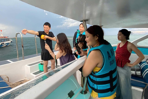 Da Nang: Small-Group Speedboat & Fishing Experience