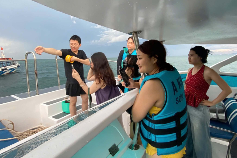 Da Nang: Small-Group Speedboat & Fishing Experience