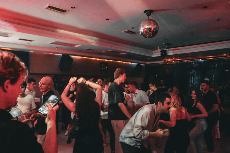 Tirana: Pub Crawl with 1 hour of Unlimited Drinks