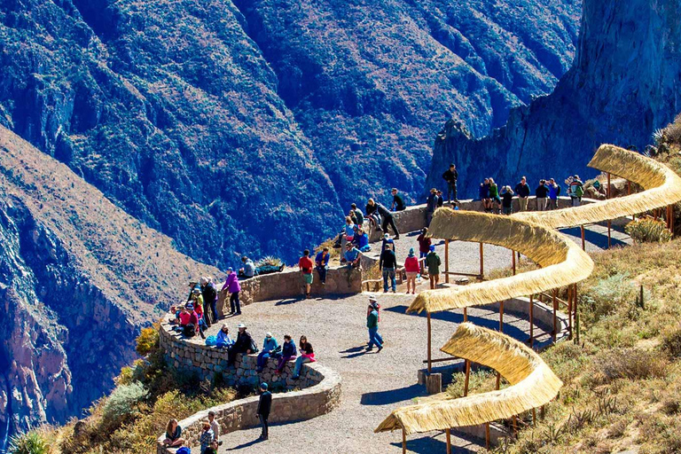 1-tägiger Ausflug zum Colca Canyon und zu den heißen Quellen