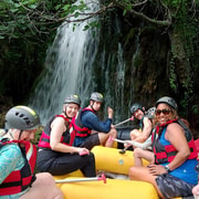 Desde Split: Traslado en furgoneta a/desde Excursión de rafting en Omiš