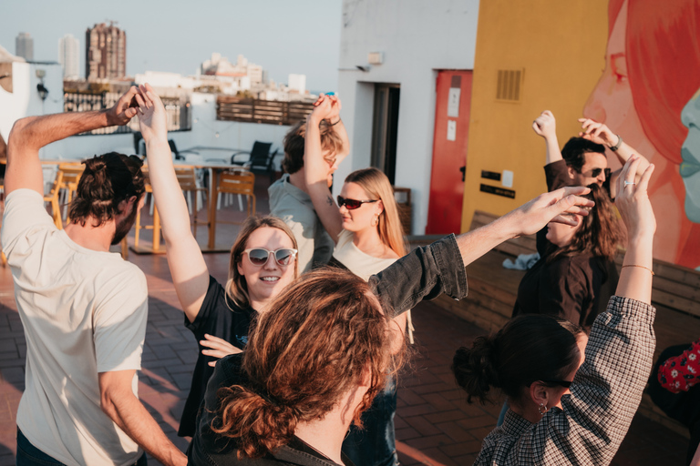 Sevilla: Rooftop Salsa Class with Bottomless Sangria