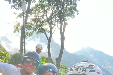 Paragliding flight with the most beautiful view of Rio de Janeiro Paragliding with the most beautiful view of Rio de Janeiro