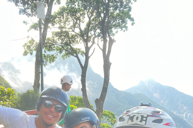 Paragliding flight with the most beautiful view of Rio de Janeiro Paragliding with the most beautiful view of Rio de Janeiro