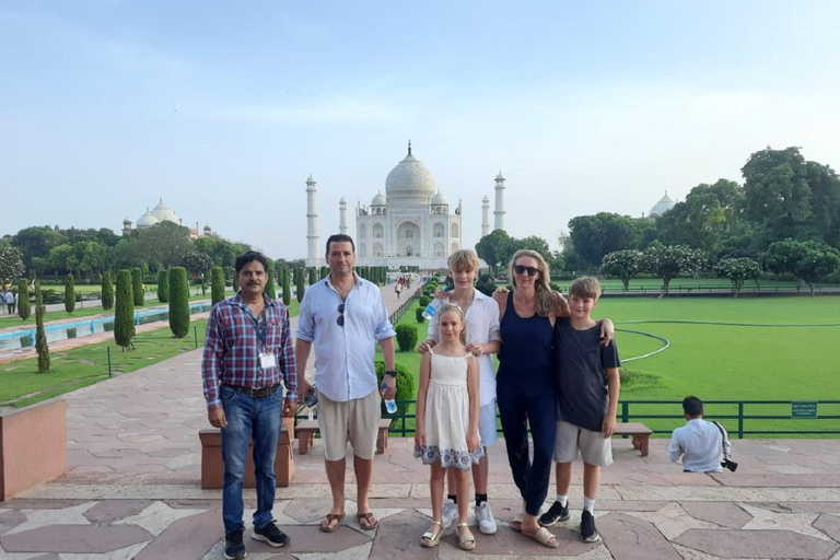 From Delhi: 2-Days Private Agra Tour with Fatehpur Sikri Tour with 3-Star Hotel, Private Car, Driver and Expert Guide