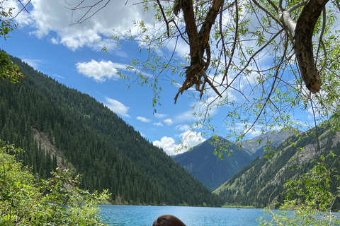 Almaty : Excursion de 2 jours aux lacs Kolsai-Kaindy et au canyon de CharynVisite nocturne de 2 jours avec départ en soirée et séjour de 2 nuits