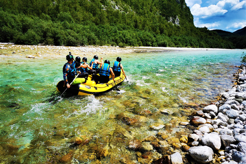 Bovec: Rafting de aventura en el río Esmeralda + fotos GRATISBovec: Rafting de aventura en el río Esmeralda + foto GRATIS