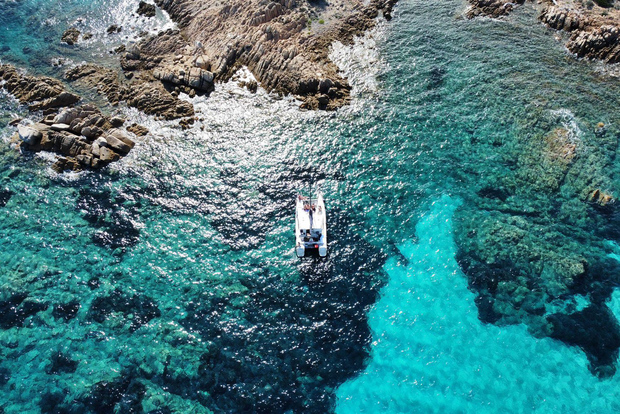 Palau: Maddalena Archipelago 50' Katamaran Kreuzfahrt mit Mittagessen