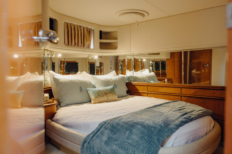 Montego Bay: Yacht Tour with Food, Drinks & Swimming Stop