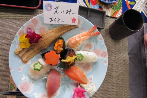 Kyoto: Cooking class, learning how to make authentic sushi