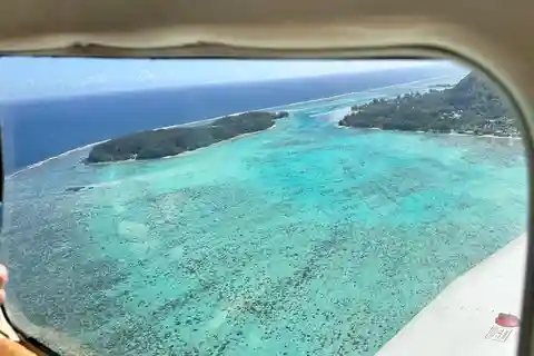 Tahiti: island tour with Taxi Boat and private jet flight