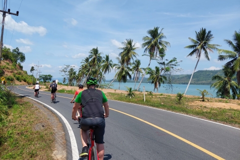 Circuit en petit groupe pour découvrir les sentiers cachés de Phuket à vélo