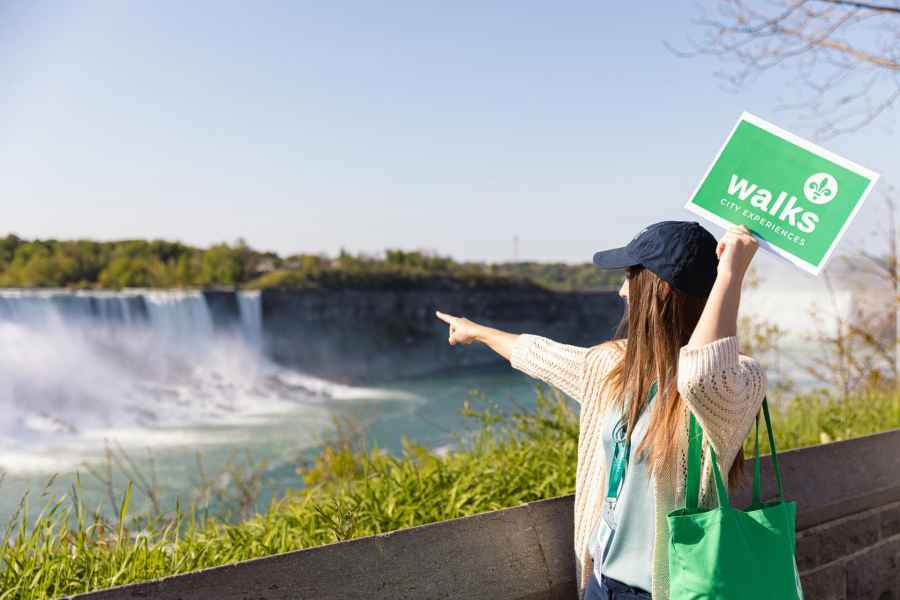 Niagarafälle, Kanada: First Boat Cruise & Behind Falls Tour. Foto: GetYourGuide