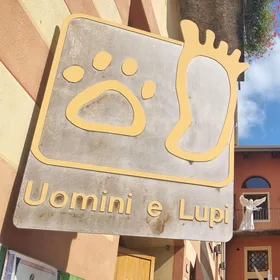 Entdecke den Wolf in dir: Besuch im Zentrum Uomini e Lupi