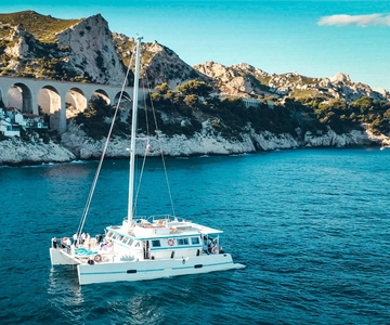 Marseille: Frioul Archipelago Catamaran Cruise with Lunch