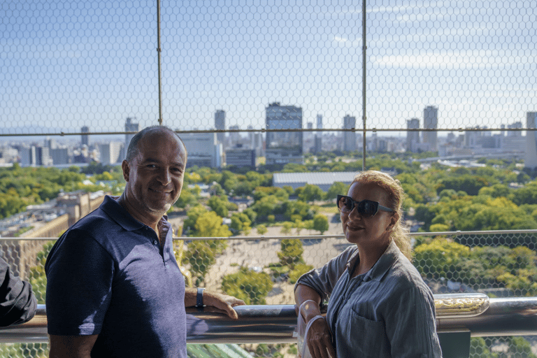 Osaka Castle Historical Walking Tour with Main Tower Entry