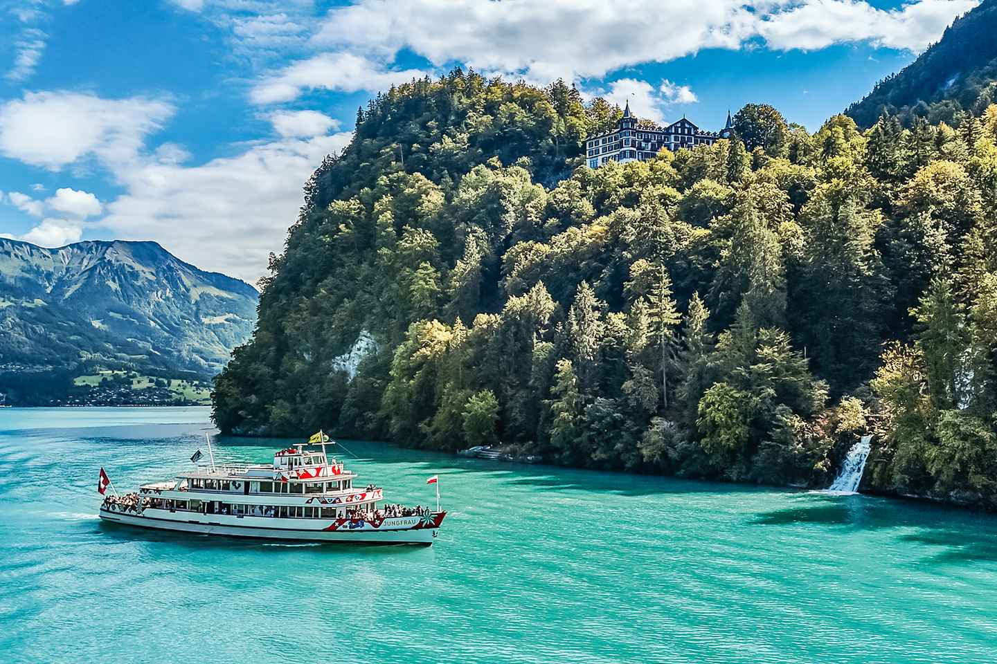 Interlaken: Boat Day Pass on Lake Thun and Lake Brienz - 2nd Class Half Fare