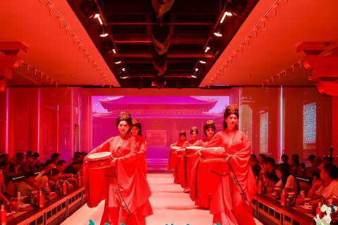 Jinan: Show Feast with Hanfu, Dinner, and Performance Row 1（SVIP）Meal+Costume+Headwear+Makeup (4 days in advance)