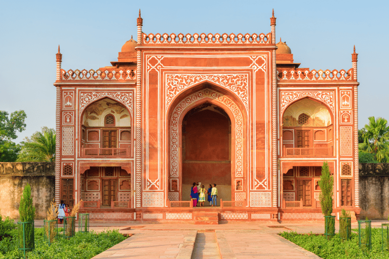 Visita al Taj Mahal desde Delhi en el tren expreso GatimaanRecorrido sólo con transporte y guía turístico