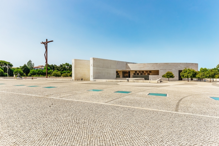 Z Lizbony: Fatima, Batalha, Obidos i NazaréWycieczka po francusku z odbiorem z Muzeum Fado