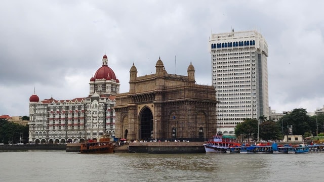 Mumbai: Half-day City Tour with Dharvi Slums & Hotel Pickup