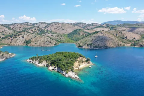 Ab Ksamil: Bootstour zur Insel Tongo mit BBQ-Mittagessen