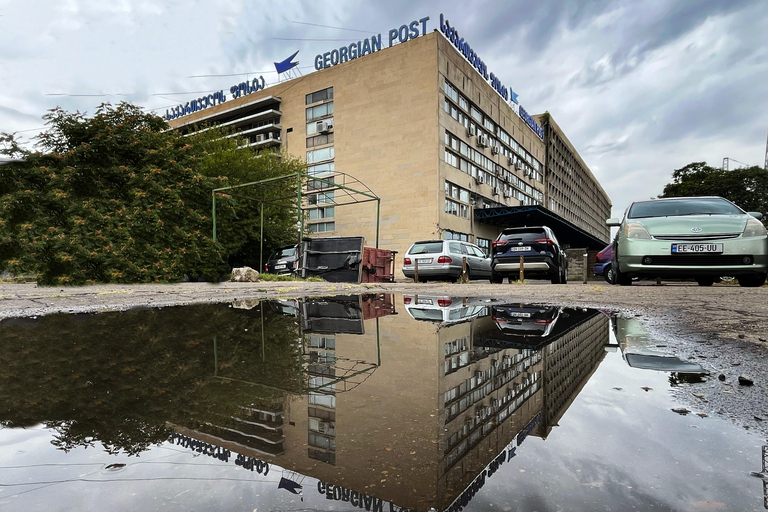 Tbilisi: Tour del cibo di strada alternativo della Riva Sinistra con bevande