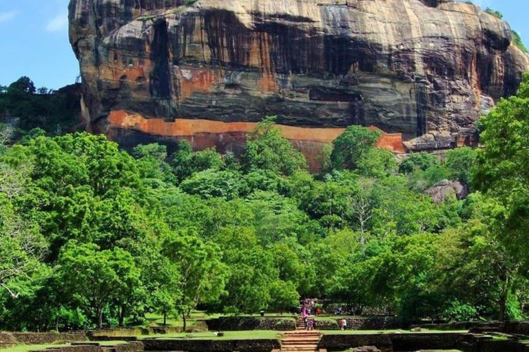 From Sigiriya: Dambulla & Habarana Tuk-Tuk Tour with Lunch