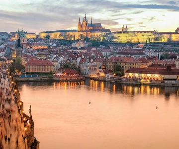 Desde Viena: Excursión de un día a Praga con tour y barco incluidos