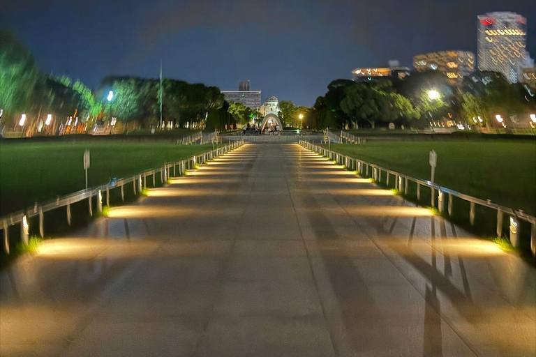 Nocny spacer po Hiroszimie i wycieczka po okonomiyaki w stylu HiroszimyNocny spacer po Hiroszimie i wycieczka okonomiyaki w stylu Hiroszimy