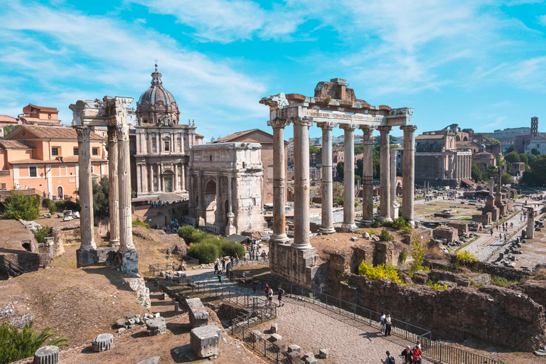 Rom: Colosseum Colosseum, Palatinkullen, Forum Romanum UpplevelseColosseum med standardtillträde och audioguide