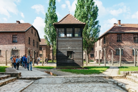 Von Krakau aus: Auschwitz-Birkenau Geführte Tour & AbholoptionenFranzösische geführte Tour vom ausgewählten Treffpunkt