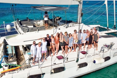 All inclusive day charter on the luxury catamaran AMURA group of 6 to 20