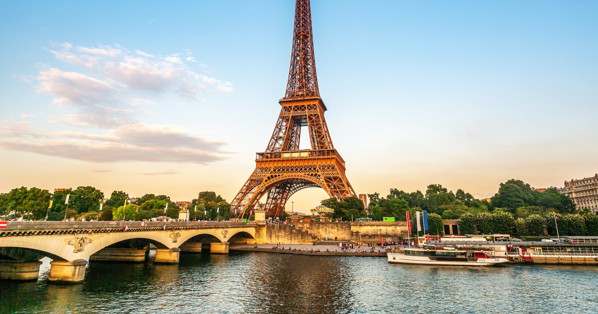 cute eiffel tower twitter background