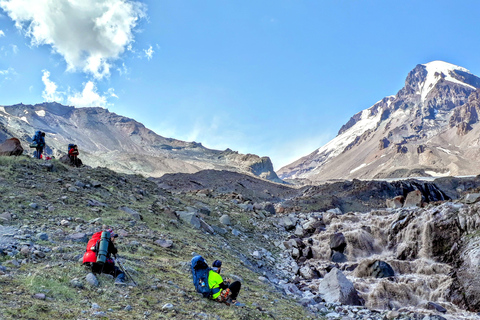 Caminhada de três dias em Kazbegi