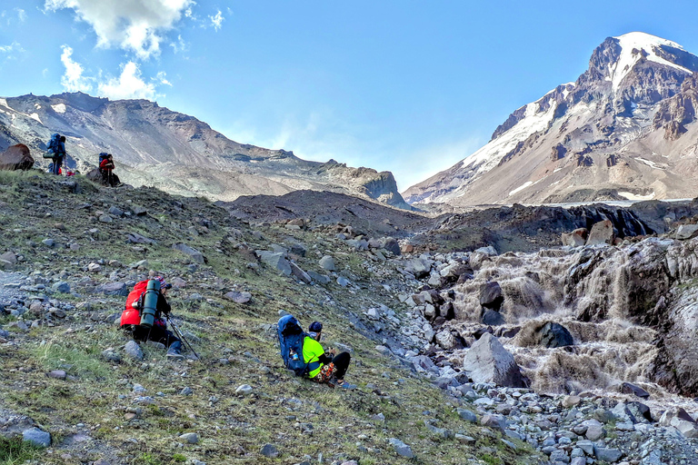 Caminhada de três dias em Kazbegi