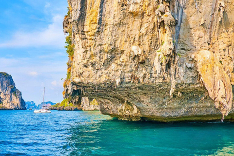 Krabi: 4 öar och grottor båttur med lunch4 öar tur med motorbåt