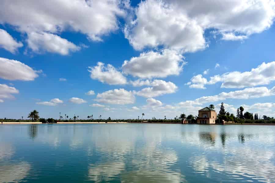 Marrakesch: Besuch des Pavillons La Ménara mit digitalem Audioguide. Foto: GetYourGuide