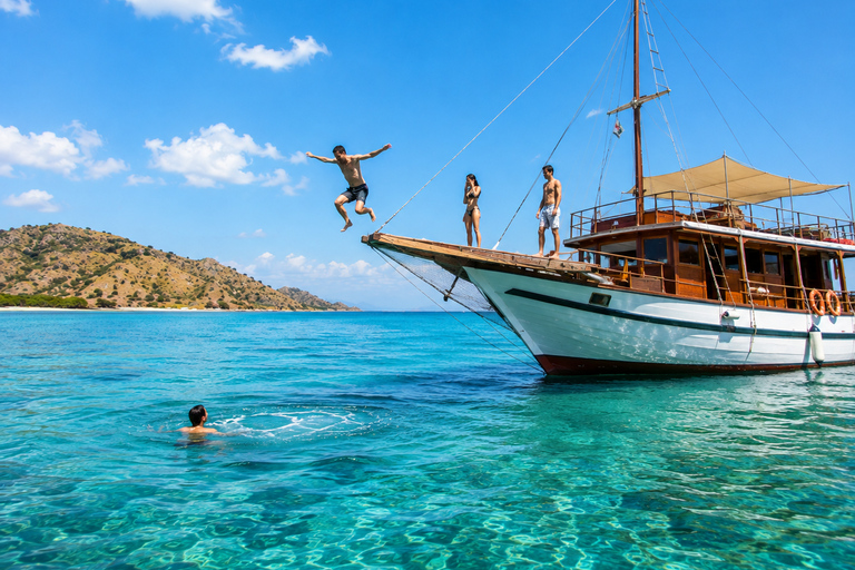 Labuan Bajo: 2-Day Komodo & Pink Beach Tour with Town Dinner Dorm (15 pax/room) 8 Island Stops, No Dinner, No Souvenirs