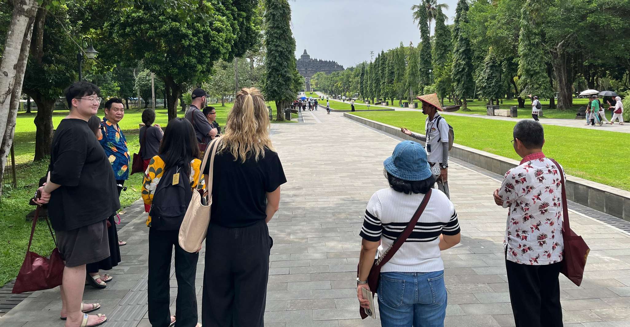 Yogyakarta: Borobudur Sunrise & Prambanan ClimbUp Guarantee photo 9