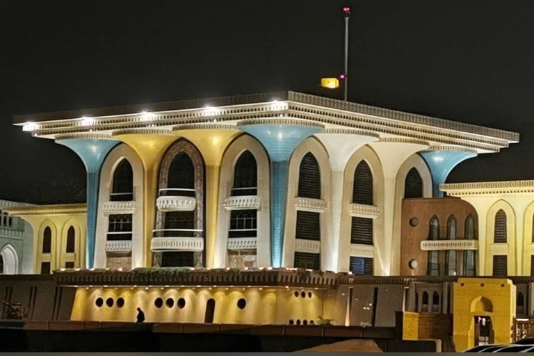 Muscat: Private City Tour with a Local Guide & Full Transfer