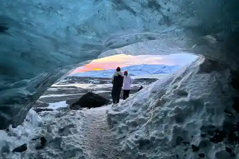 Jökulsárlón: excursión a la cueva de hielo con caminata por el glaciar y superjeep