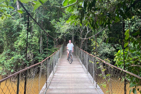 Passeio de bicicleta ao nascer do sol em Angkor Wat com almoço incluído