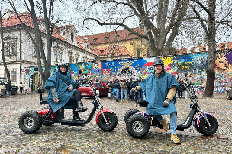 Tour del monastero e del punto panoramico di Praga in trike elettrico1,5 ore: 2 persone su 1 Trike